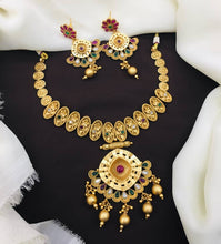 Traditional Gold-Plated Kundan Bridal Necklace Set with Matching Earrings
