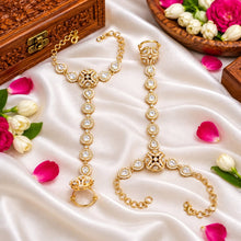 Traditional Indian Kundan & Pearl Hathphool / Haath Phool