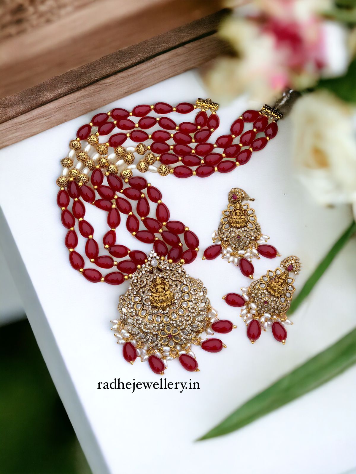 Maroon With White Bead Layered Victorian Diamond Neckpiece