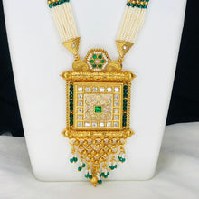 Beautiful Kundan Pendant Necklace with Statement Earrings/ Wedding Jewellery Set / Rajwadi Necklace/Indian Jewelry