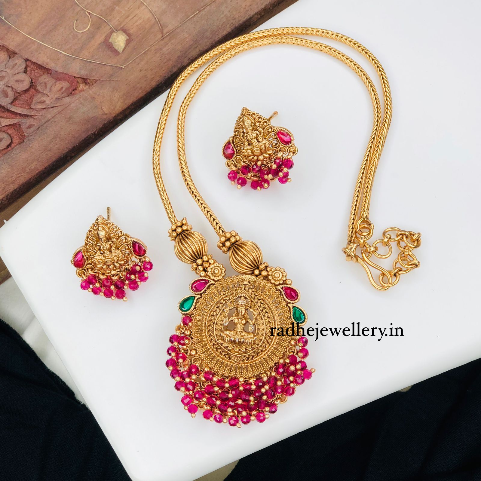 Matt gold temple  look  pendant necklace set