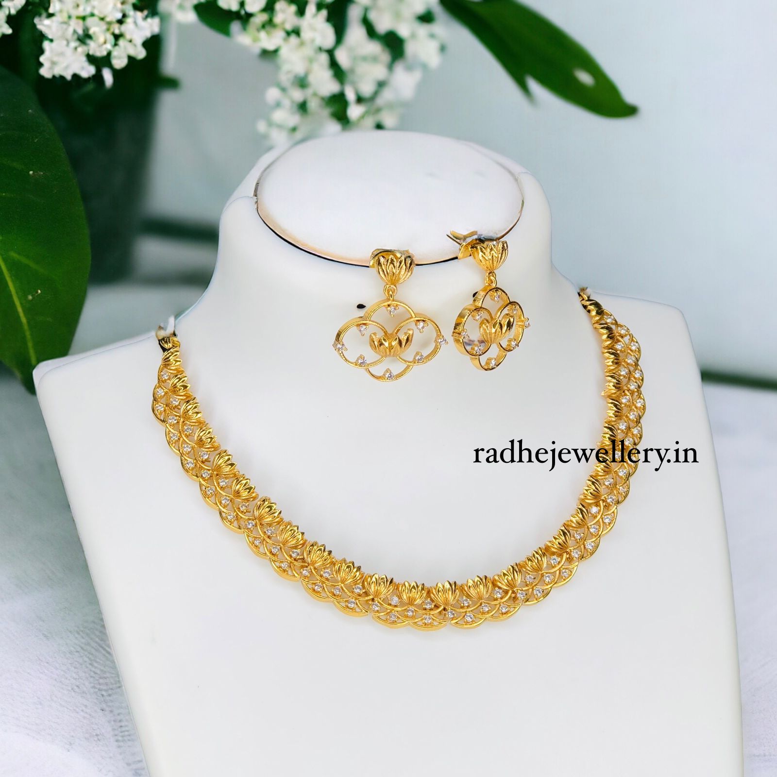 AD Stone Short Neckpiece Set design