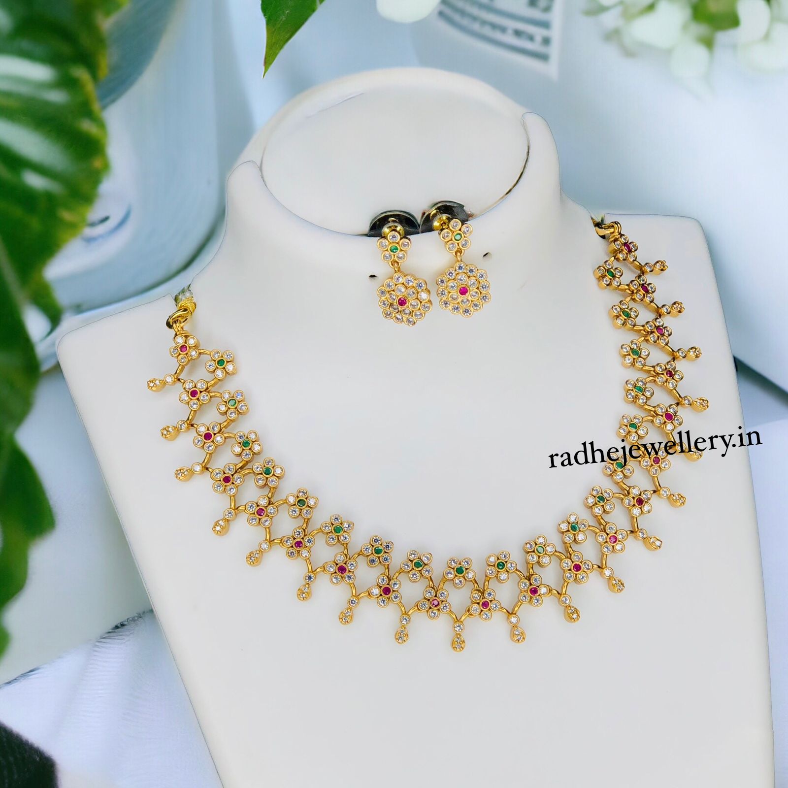 AD Stone Short Neckpiece Set design