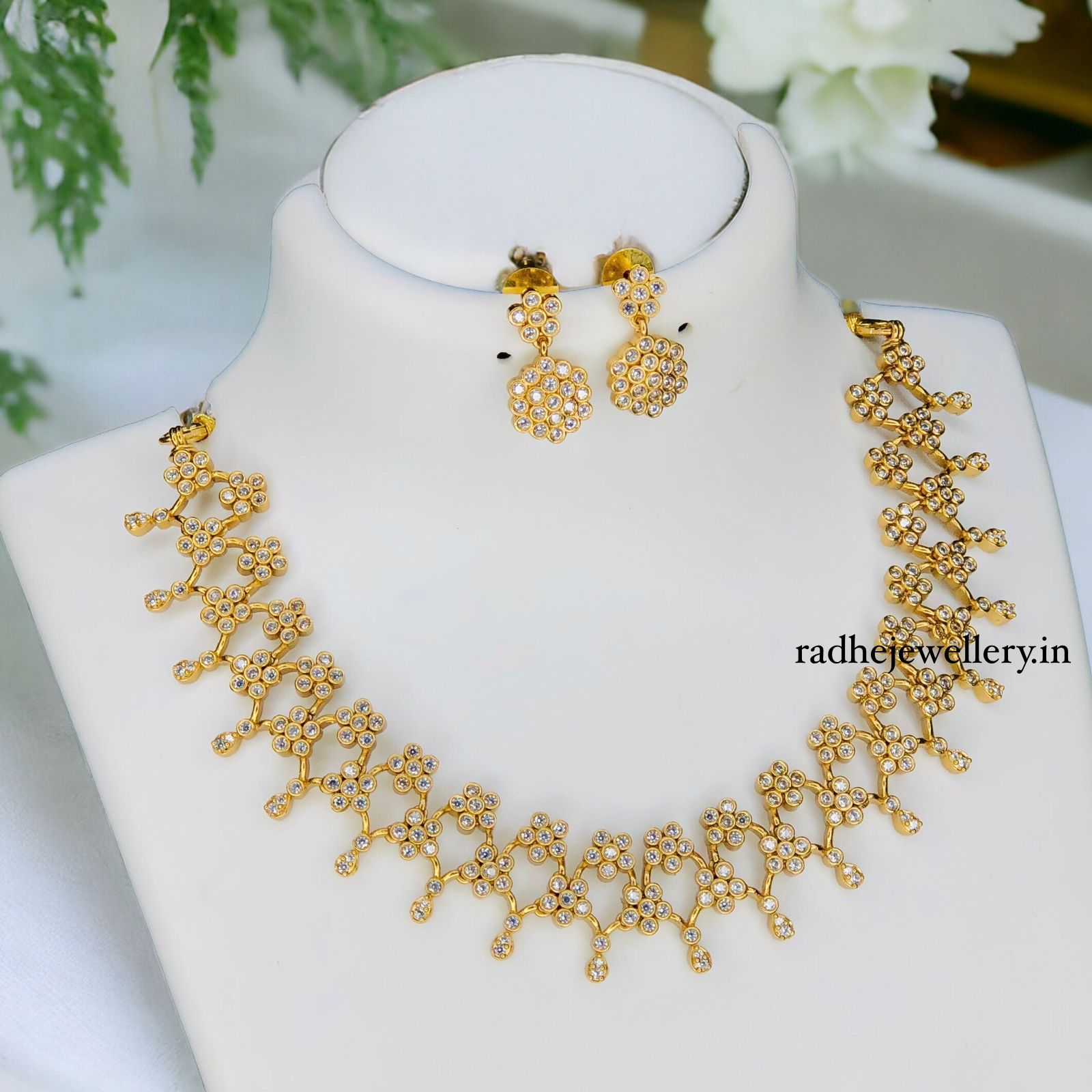 AD Stone Short Neckpiece Set design