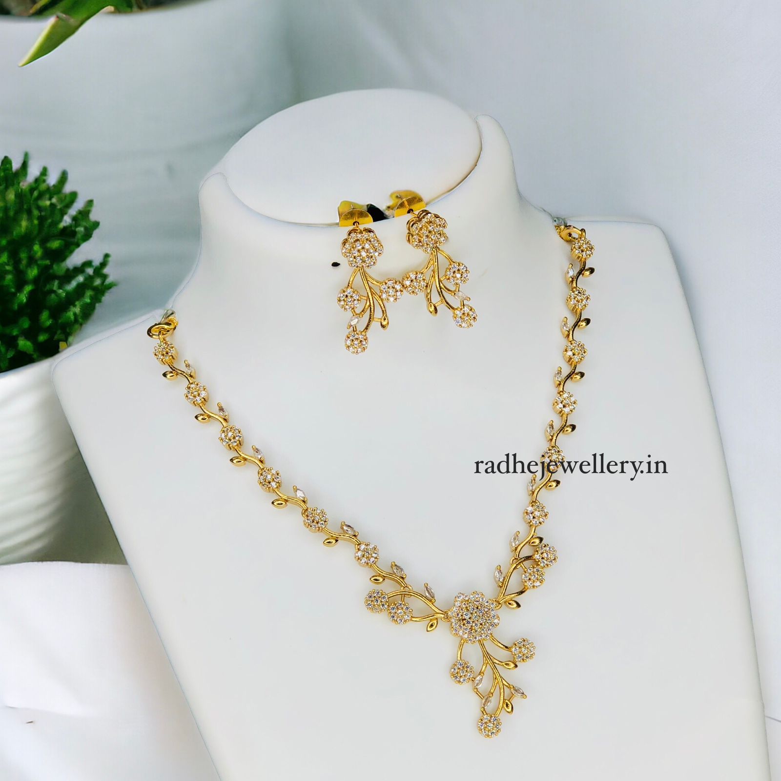 AD Stone Short Neckpiece Set design