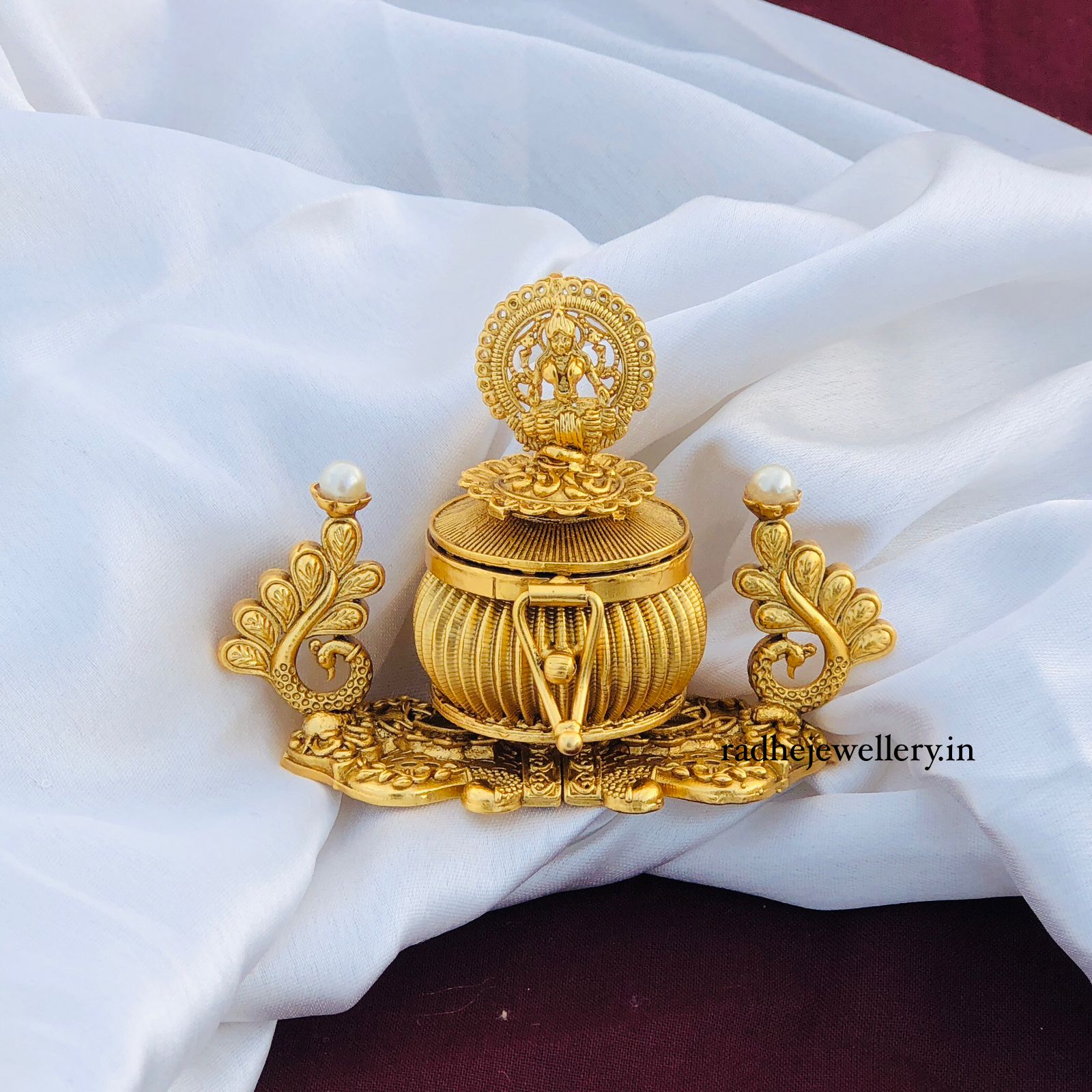 Classic Kumkum Box/Gold Plated Sidoor Box Gold sindoor box/Wedding Gift/Pooja Accessory