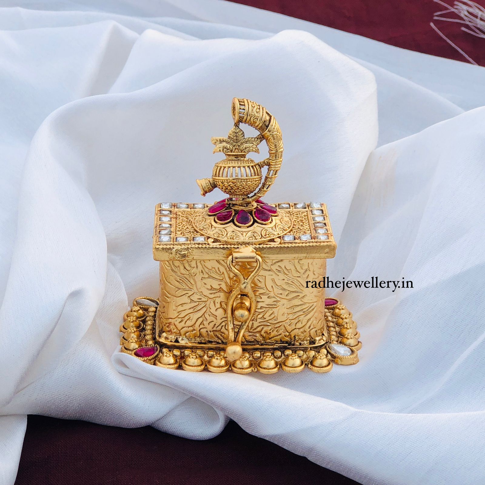 Classic Kumkum Box/Gold Plated Sidoor Box Gold sindoor box/Wedding Gift/Pooja Accessory