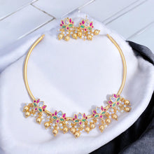 Kemp Stones Flower Pendants Hasli Necklace with Gold Beads Hangings