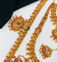 Gold Plated South Indian Bridal Jewelry Set: Floral Necklace, Earrings, Maangtikka