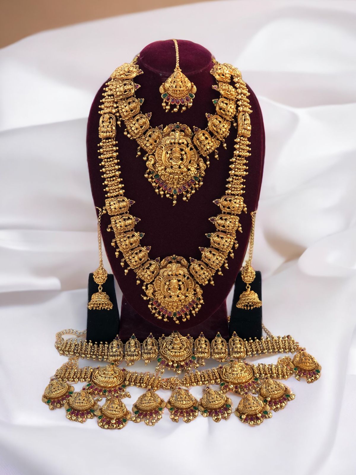 Latest Gold Plated Elegant South Indian Temple Design Bridal Jewellery Set