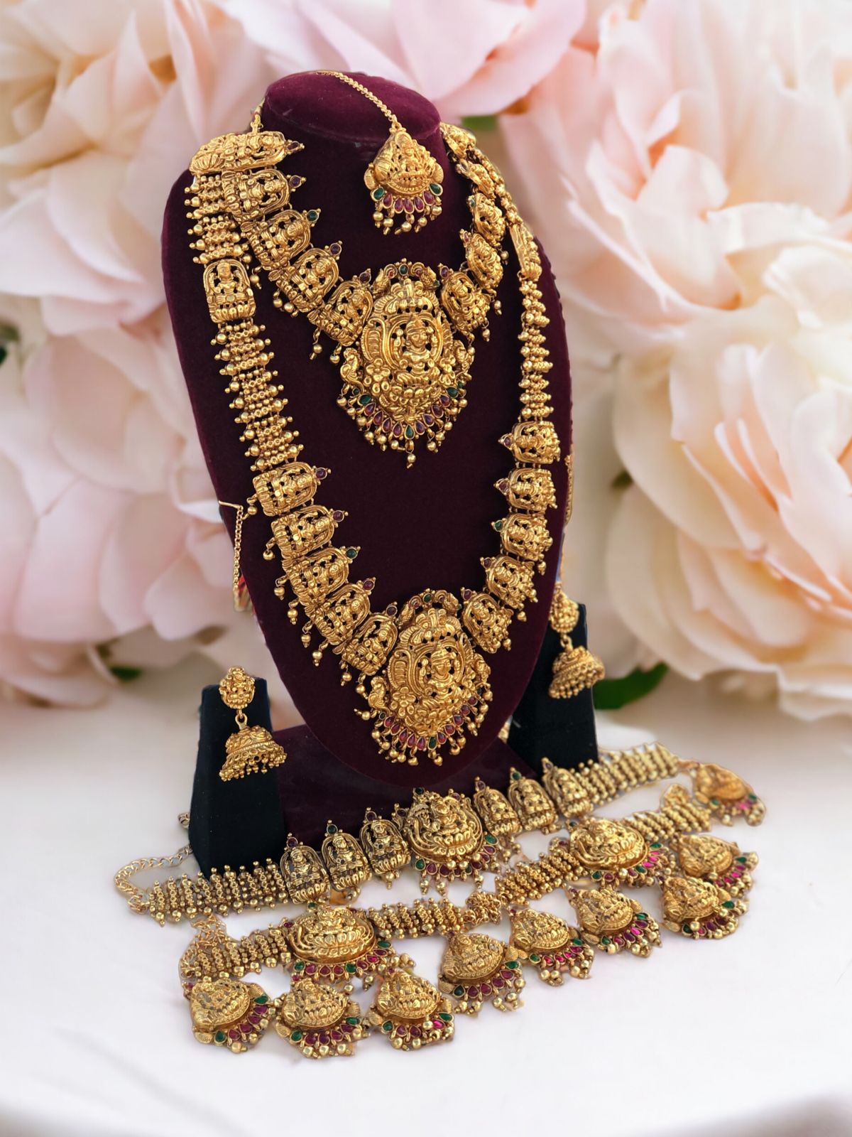 Latest Gold Plated Elegant South Indian Temple Design Bridal Jewellery Set