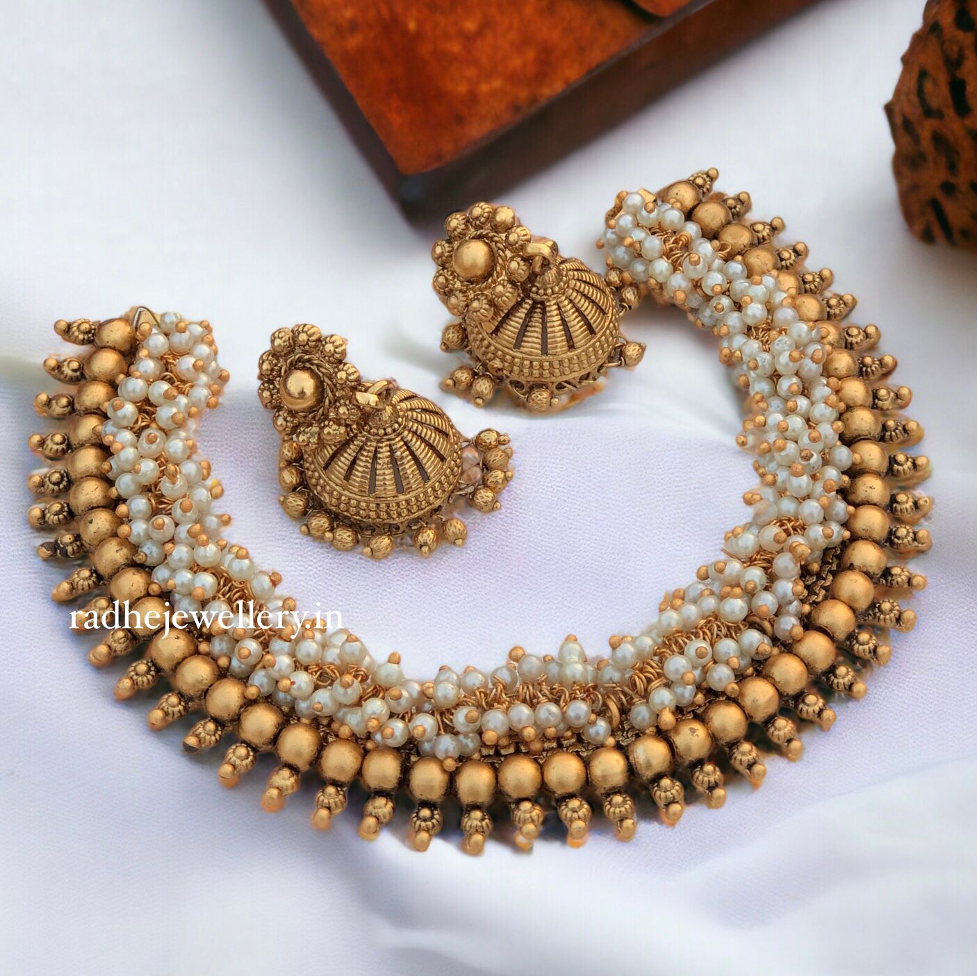 White Beads Loreal Necklace