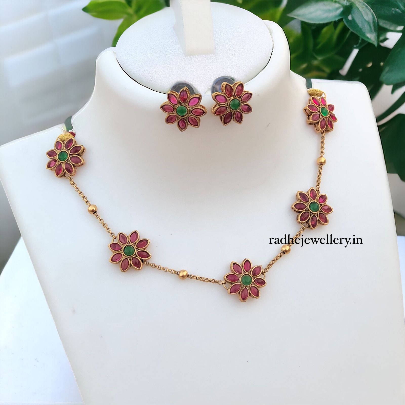 Amazing Floral Design Necklace