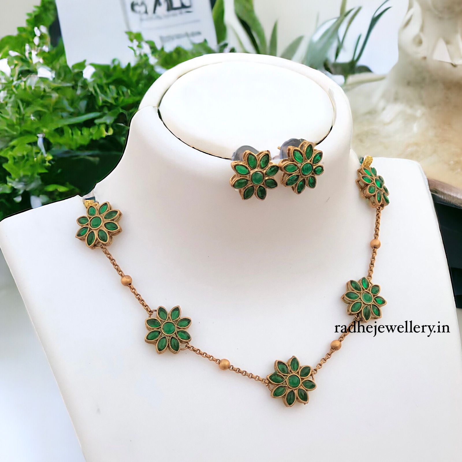 Amazing Floral Design Necklace