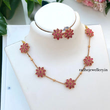 Amazing Floral Design Necklace