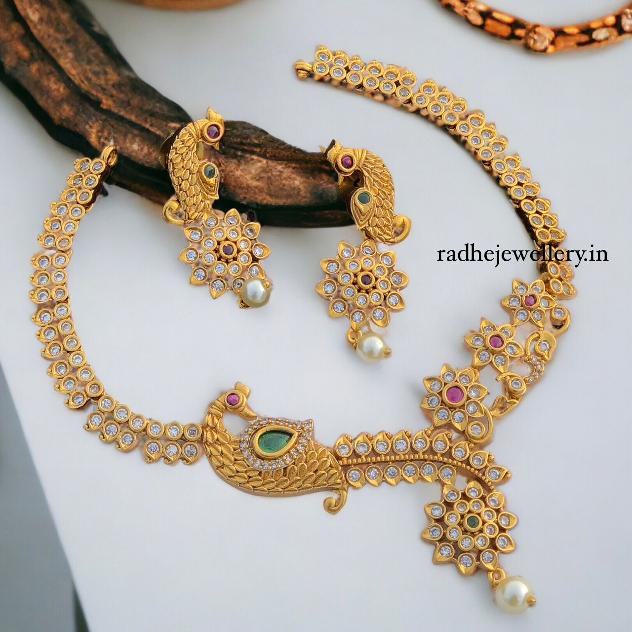 AD Stone Short Neckpiece Set design