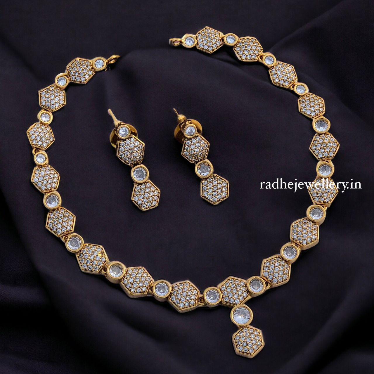 AD Stone Short Neckpiece Set design