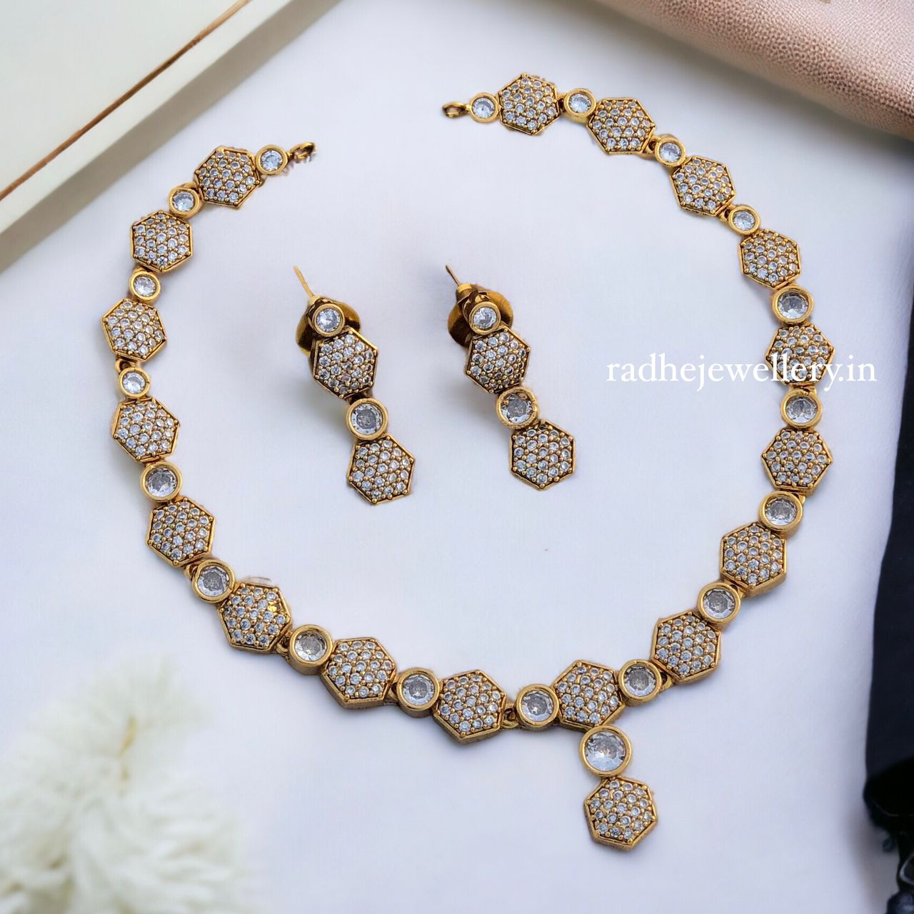 AD Stone Short Neckpiece Set design