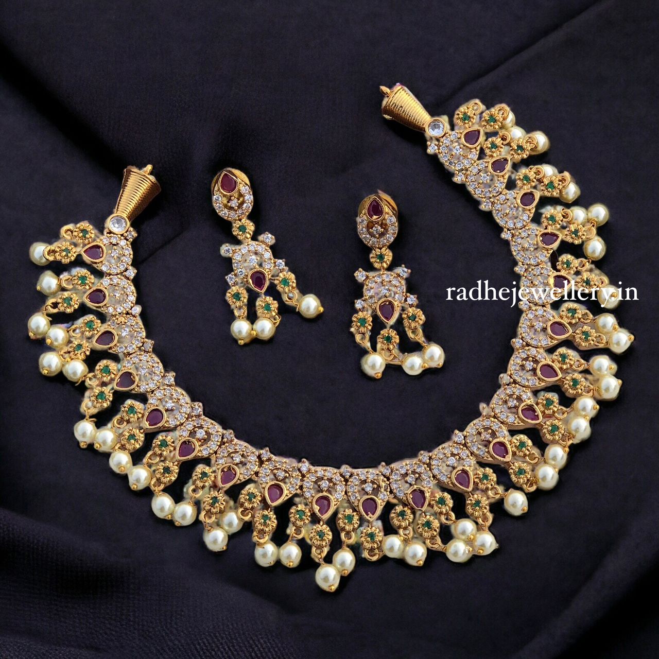 AD Stone Short Neckpiece Set design