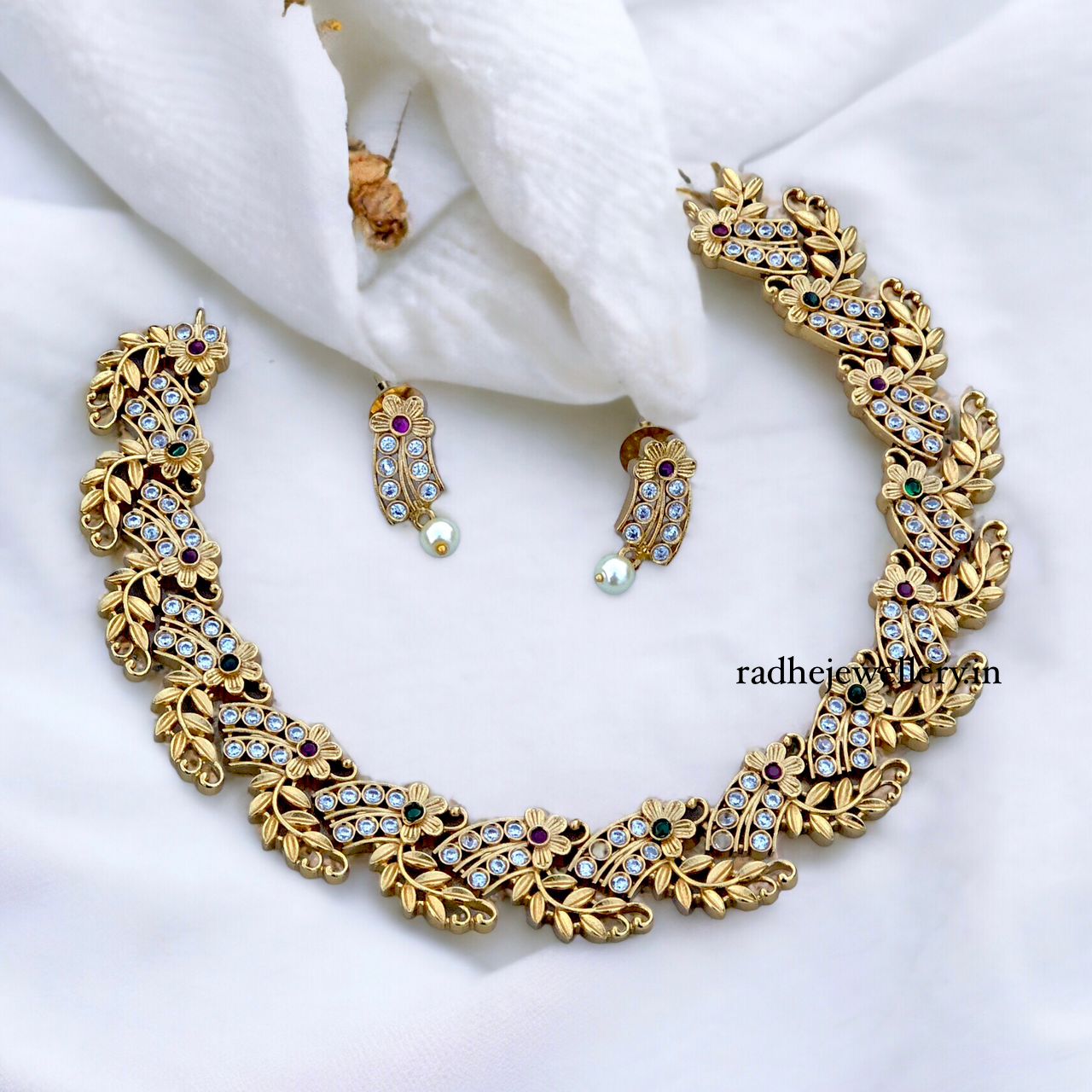 AD Stone Short Neckpiece Set design