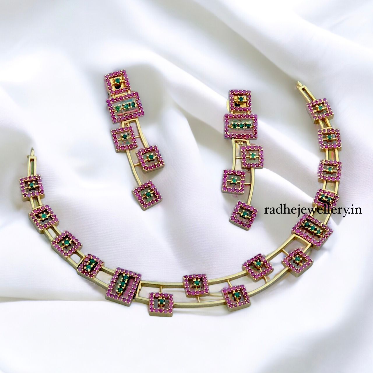 AD Stone Short Neckpiece Set design