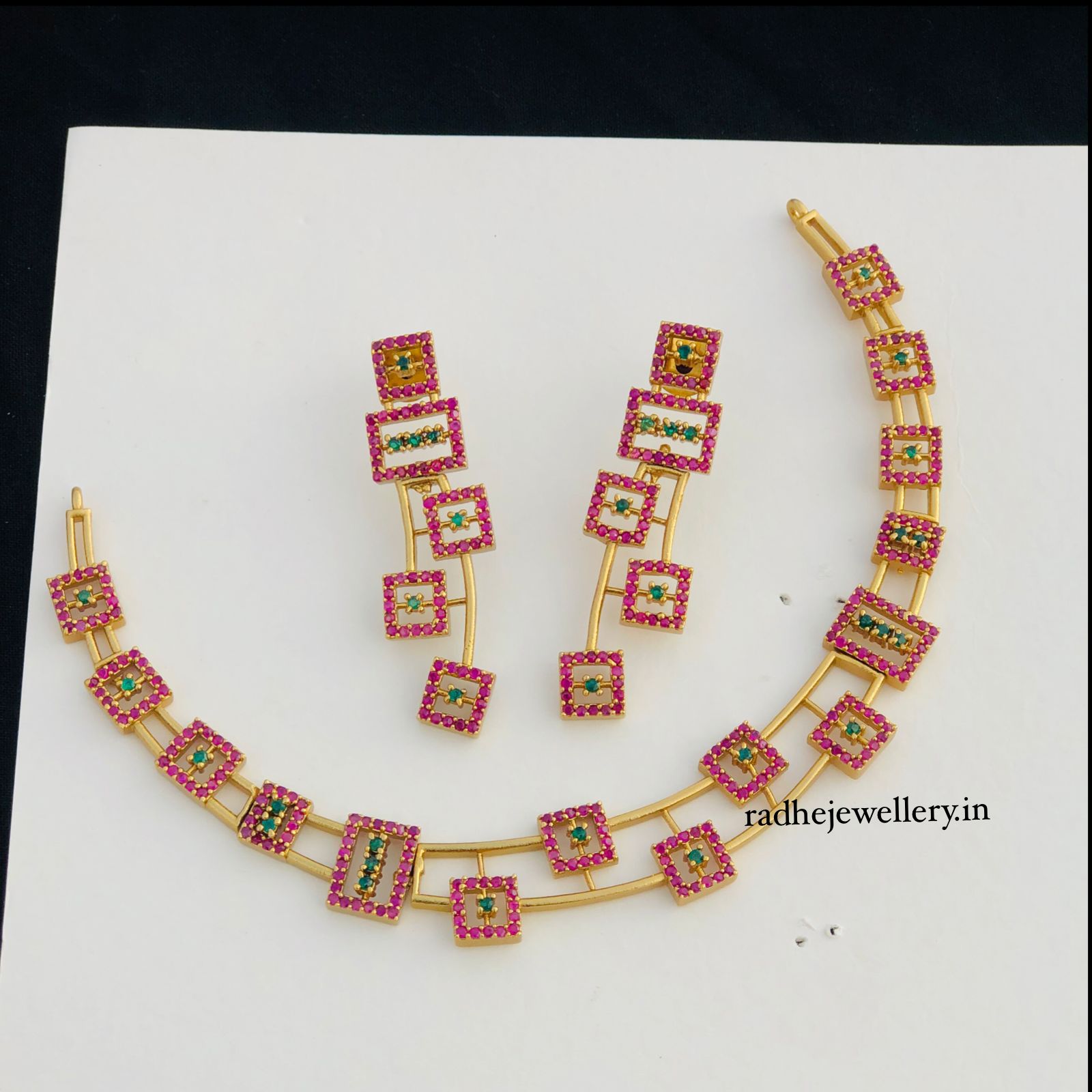 AD Stone Short Neckpiece Set design