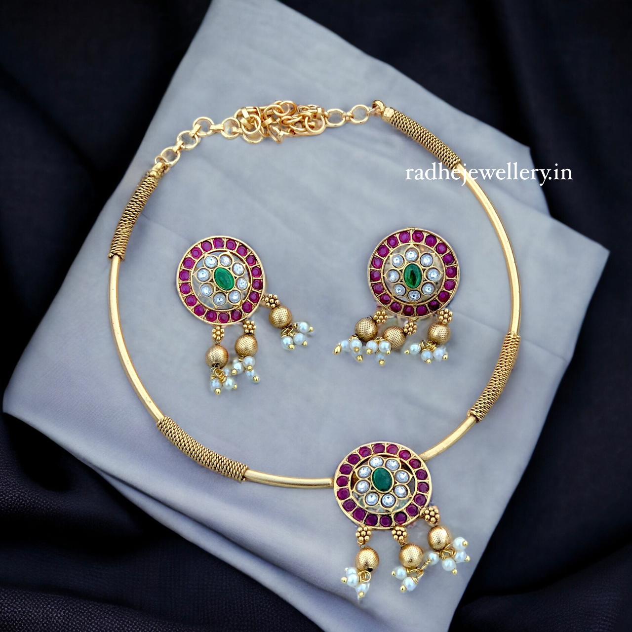 jadau kundan Hasli necklace set