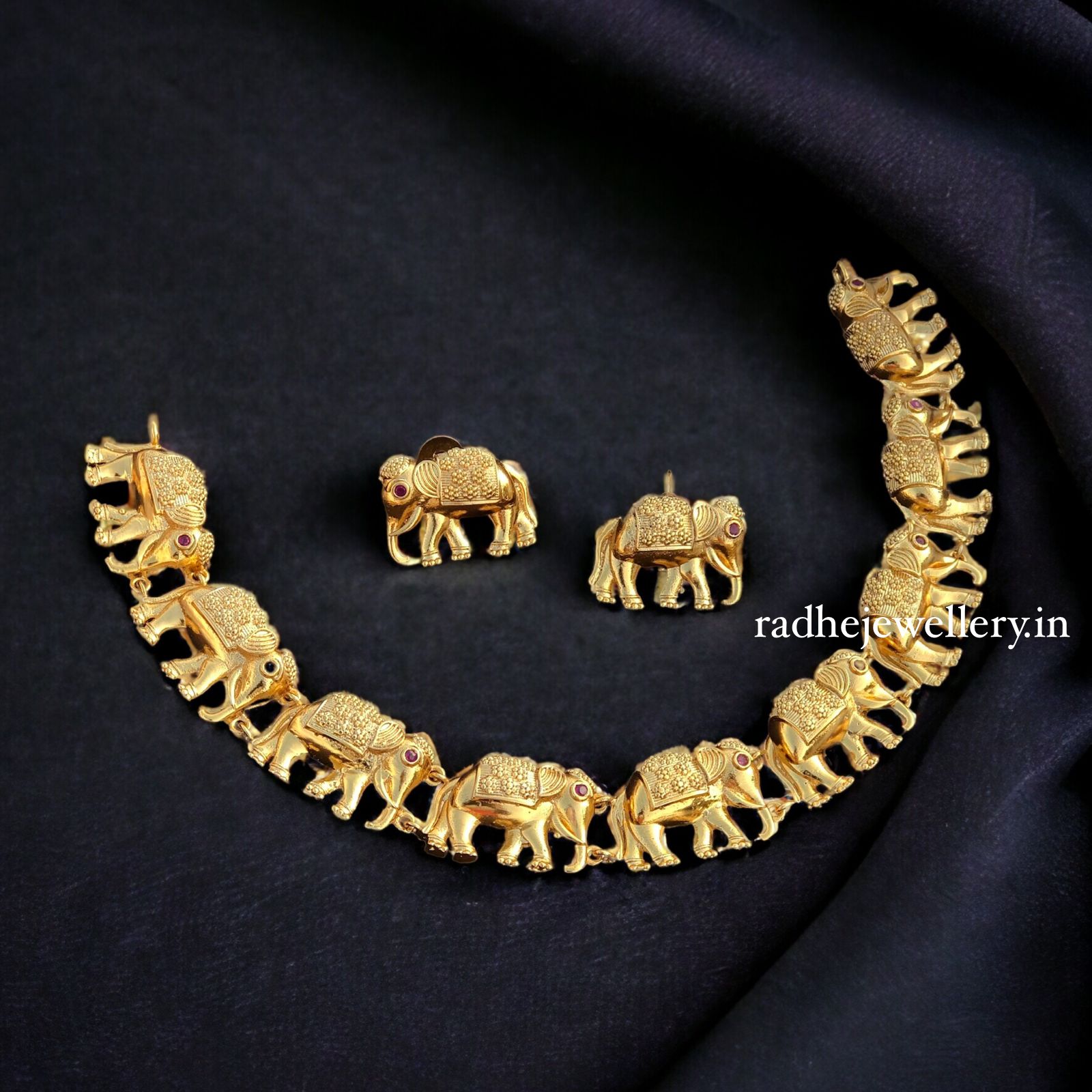 plain gold elephant necklace design