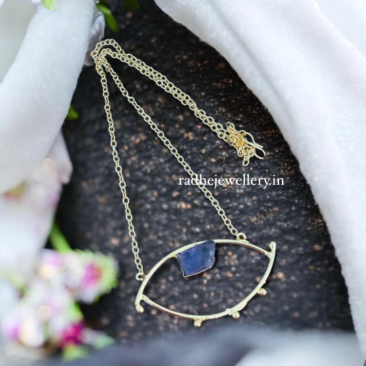 MULTI SHAPE GOLDEN PENDANT SHORT NECKPIECE