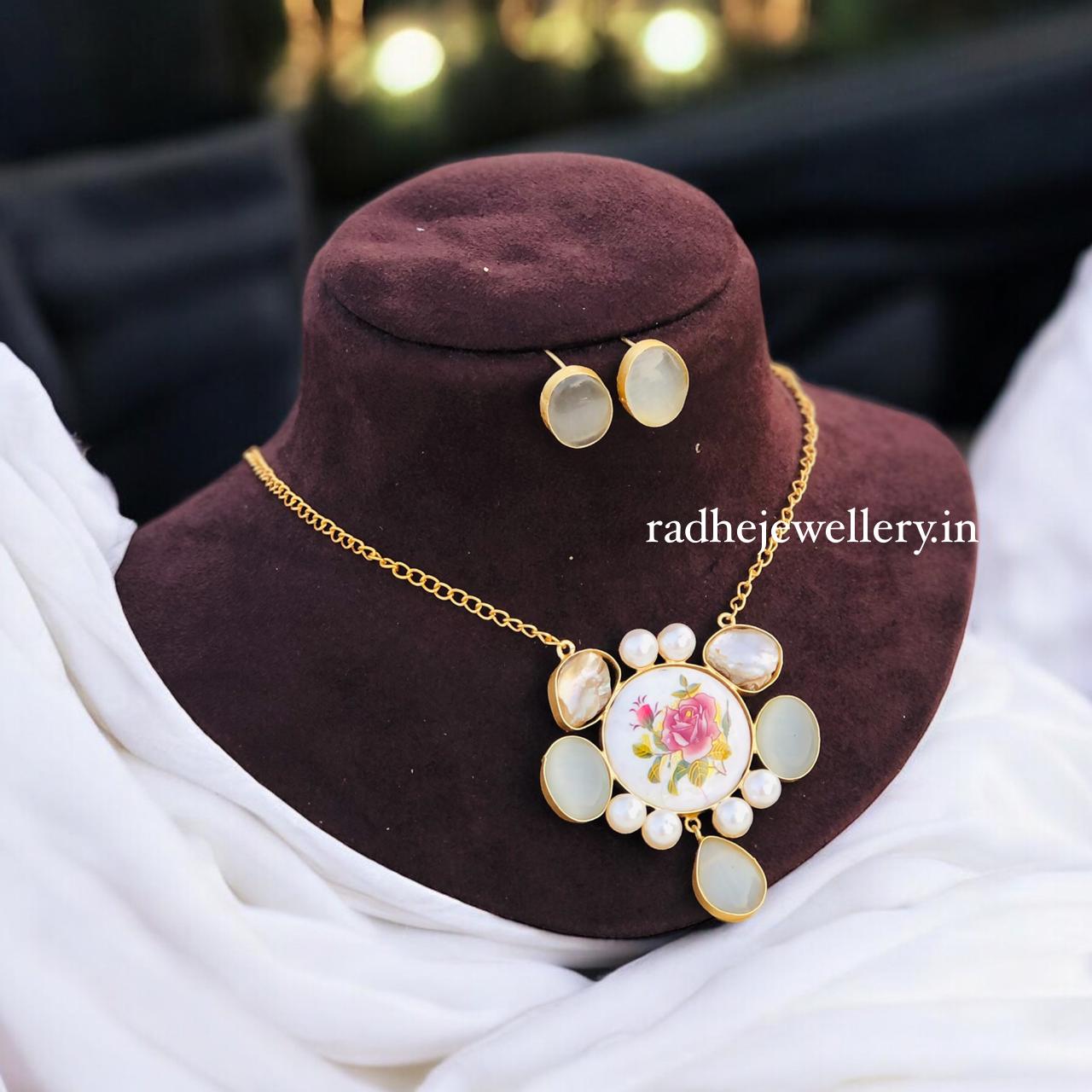 ELLIPSA RAW STONE NECKPIECE WITH STUD