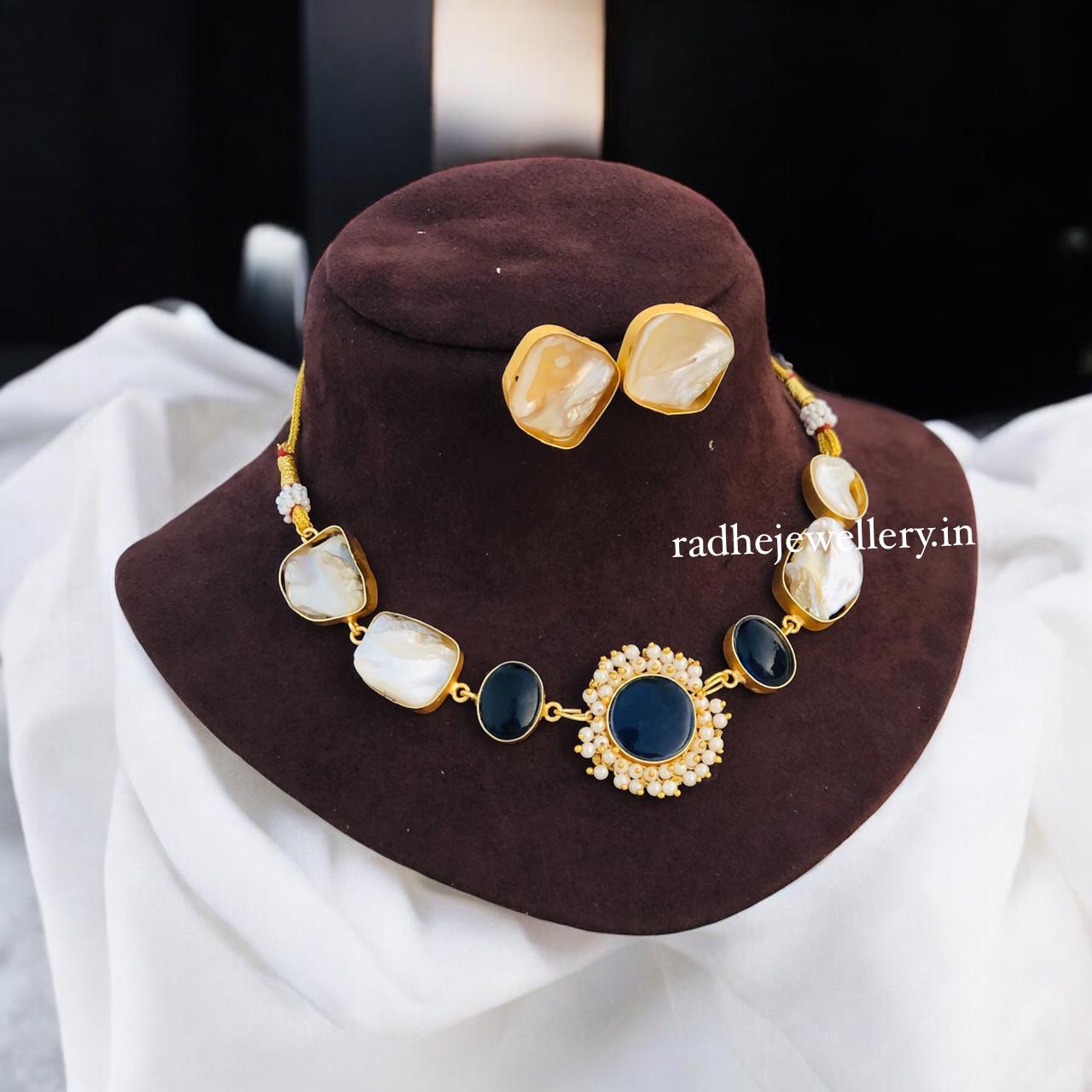 SABERA RAW STONE PEARL NECKPIECE