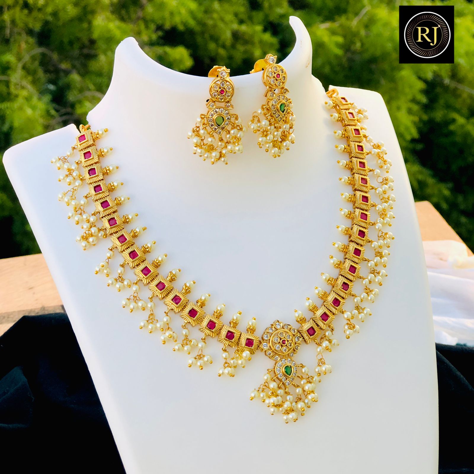 Ruby Stone Short Neckpiece