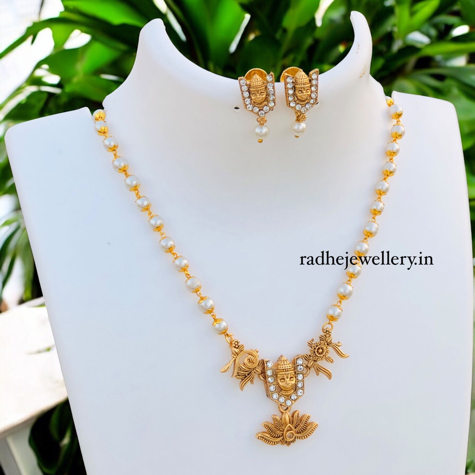 Matte finish venkateswara shanku-chakra-nama pearl necklace set/gold necklace for women