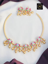 Kemp Stones Flower Pendants Hasli Necklace with Gold Beads Hangings