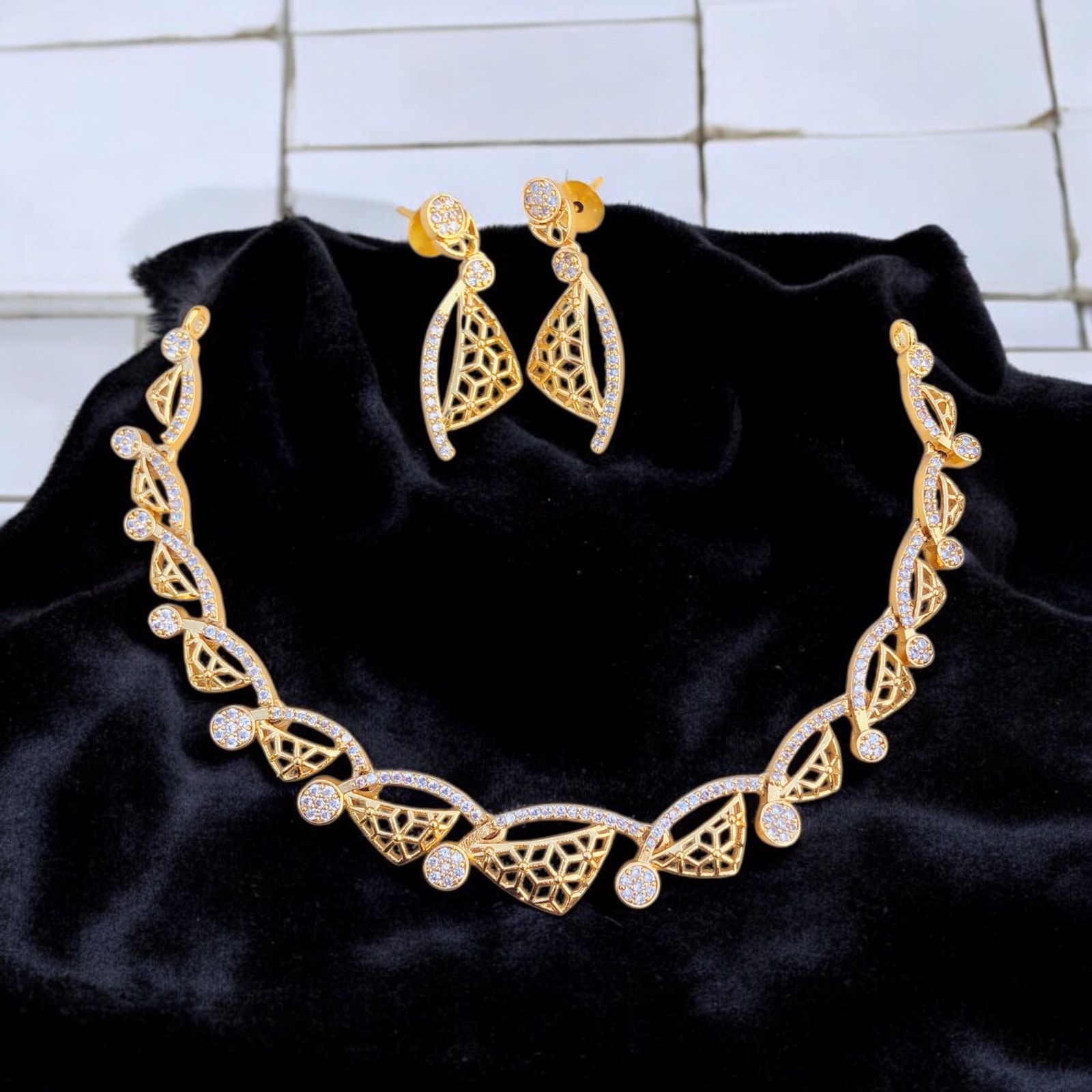 Antique Gold Ad Stone Necklace Design Set