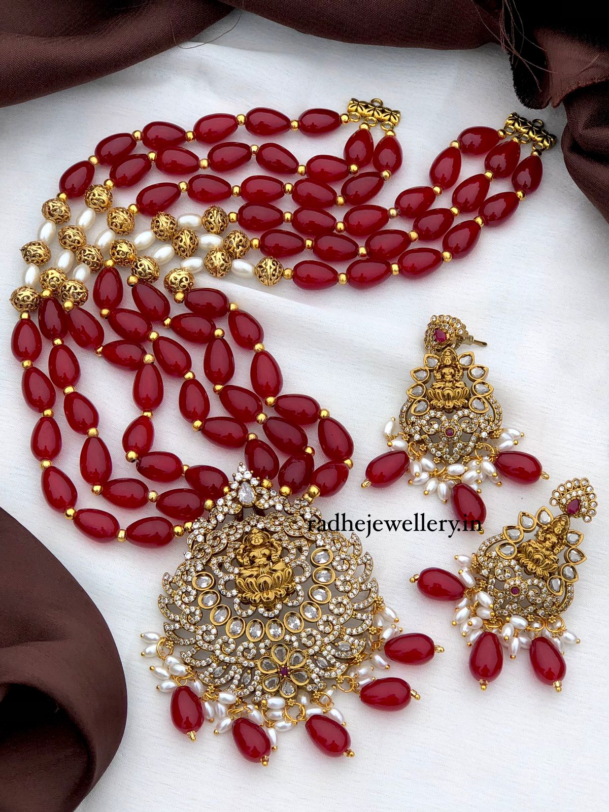 Maroon With White Bead Layered Victorian Diamond Neckpiece