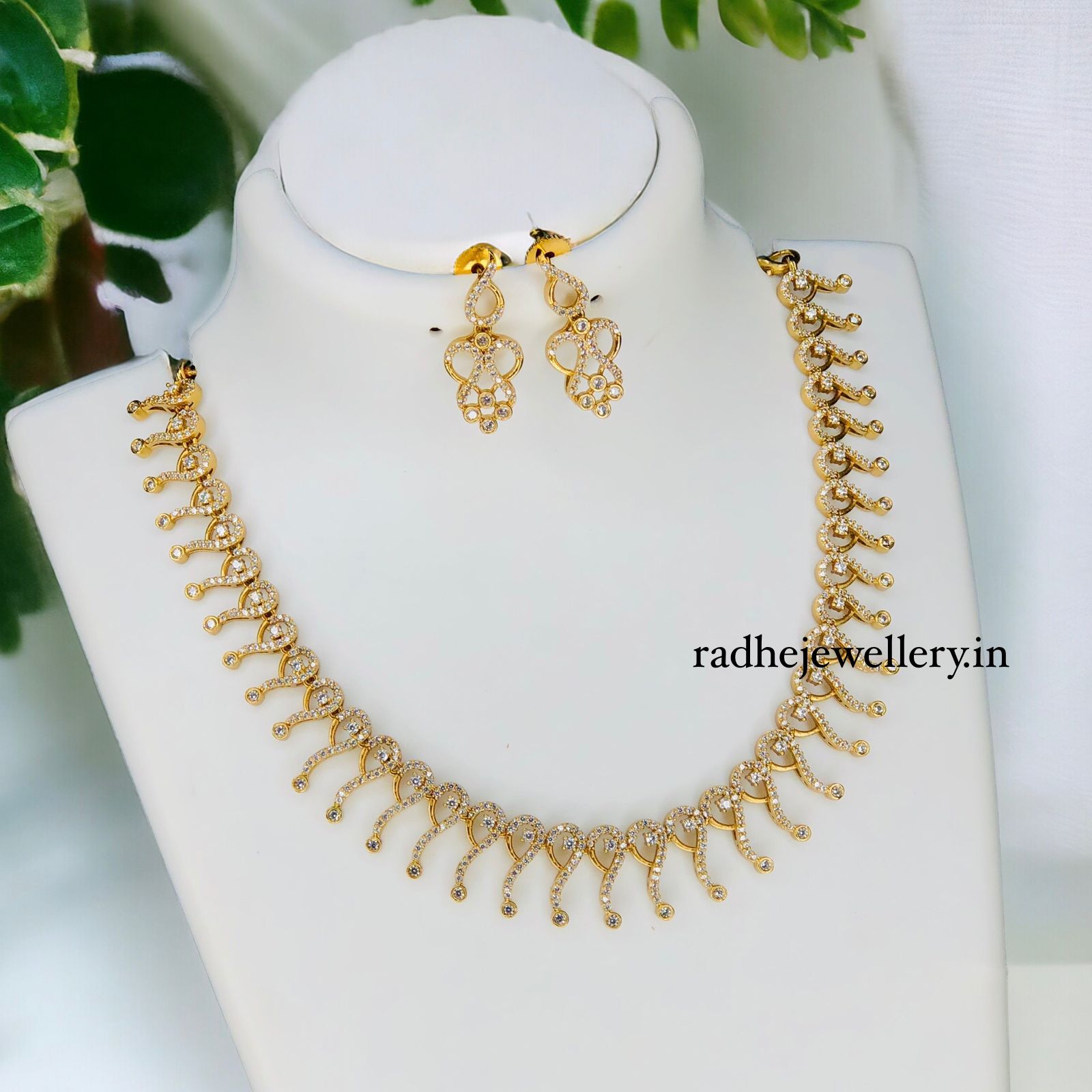 AD Stone Short Neckpiece Set design