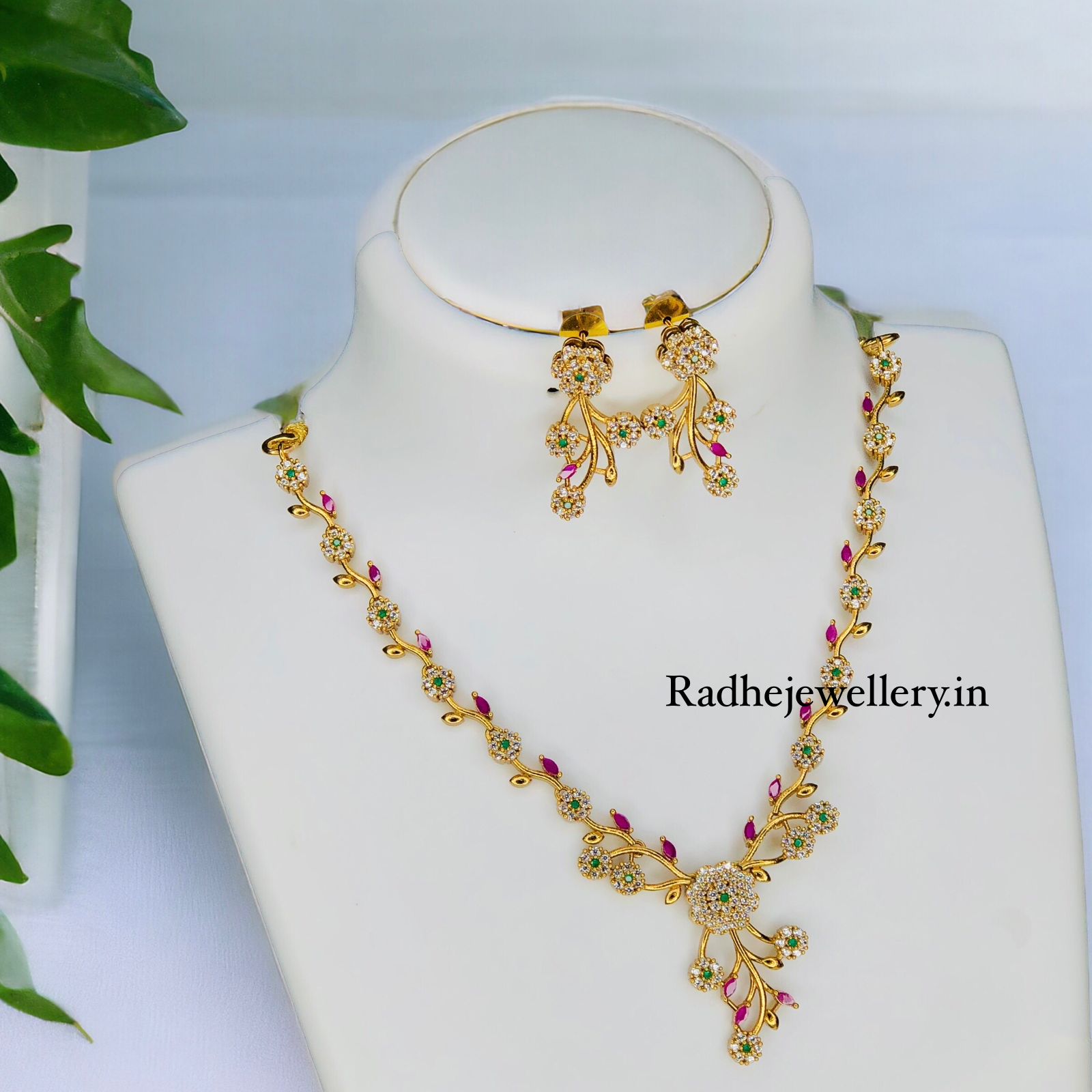 AD Stone Short Neckpiece Set design